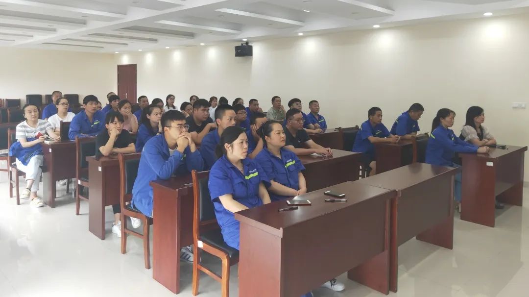 <a href=http://www.qmnd.cn target=_blank class=infotextkey><a href=http://www.qmnd.cn target=_blank class=infotextkey>雙良</a>環(huán)境</a>安全培訓“拍了拍”你