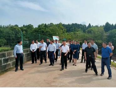 四川省人大常委會(huì)副主任楊洪波率隊(duì)現(xiàn)場考察滴水巖飲用水水源地治理